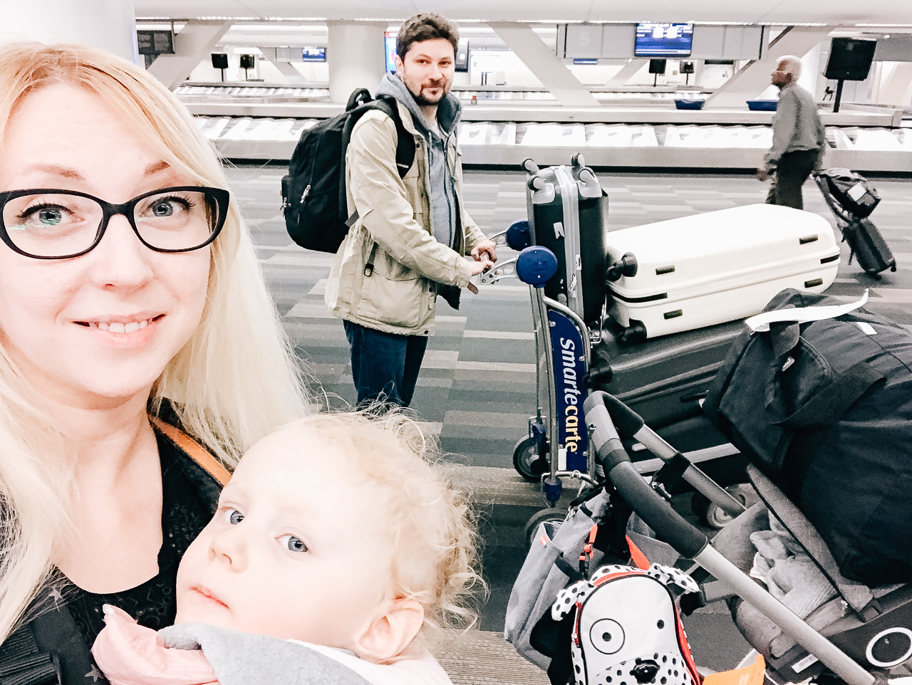 Jak przetrwaliśmy 17 godzin podróży i lot do USA z niespełna 2 letnim dzieckiem? Wskazówki, zabawki, ważne informacje.